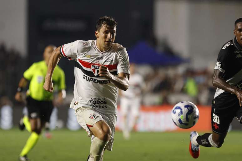 S&atilde;o Paulo encaminha sa&iacute;da de Tapia &ndash;