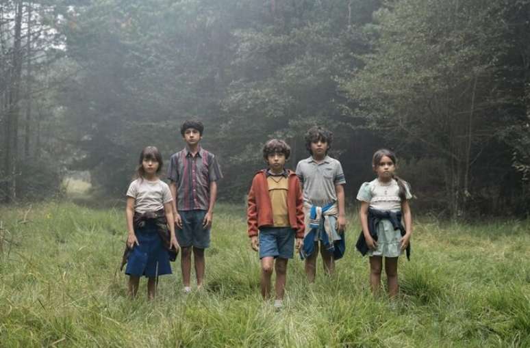 A trama acompanha Miguel, um garoto de 10 anos que entra em uma floresta ap&oacute;s aceitar um desafio de amigos