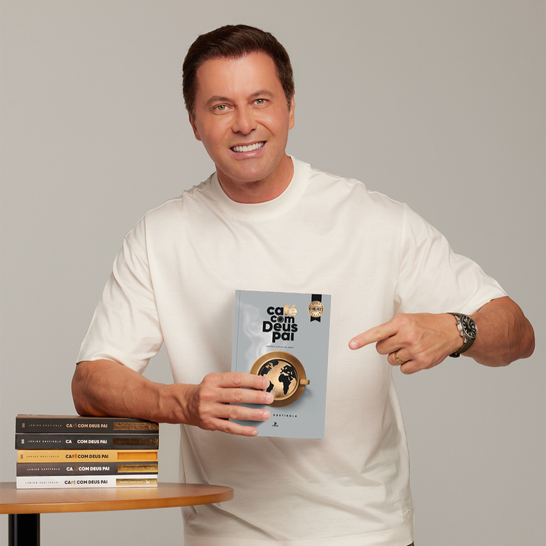 O pastor da Igreja Reviver Junior Rostirola fez sucesso com seu livro Caf&eacute; com Deus Pai