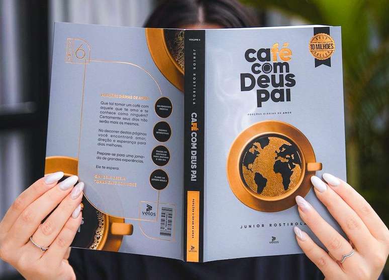 Best-seller Caf&eacute; com Deus Pai deu origem a v&aacute;rios outros livros com temas semelhantes