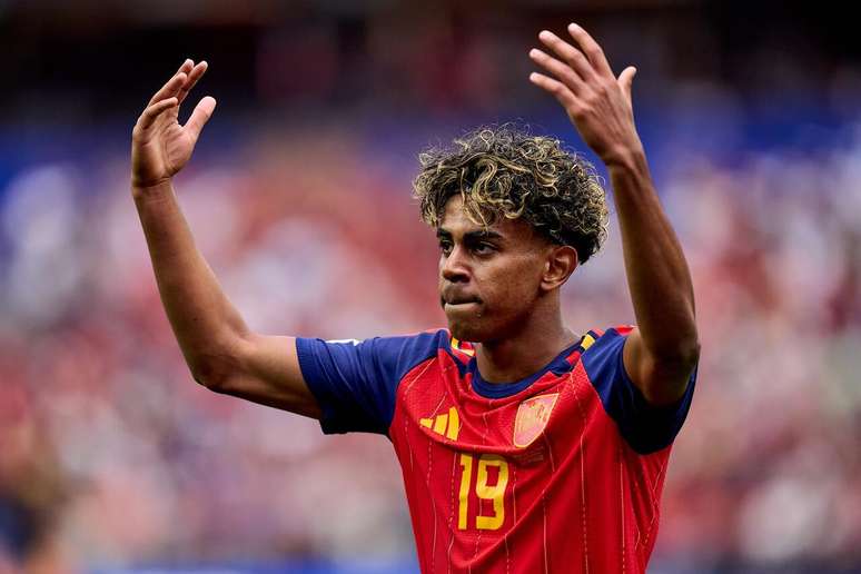 Lamine Yamal em campo na Copa do Mundo pela Espanha &ndash;