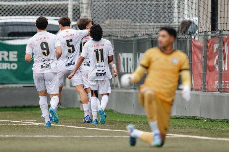 Santos n&atilde;o tomou conhecimento do Botafogo no jogo de ida: 4 a 1 &ndash;