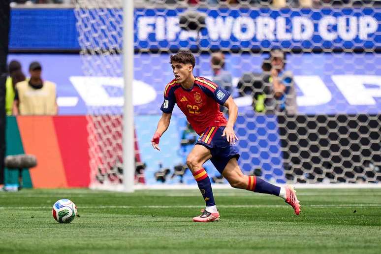 Pela Espanha, &eacute; o zagueiro sub-20 com mais minutos na Copa &ndash;
