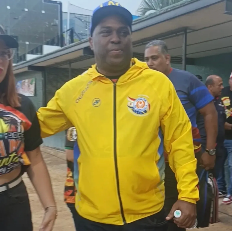 Jhorny Sojo, presidente dos Criollitos em La Guaira, pede que o mundo n&atilde;o se esque&ccedil;a das crian&ccedil;as atingidas pelos terremotos