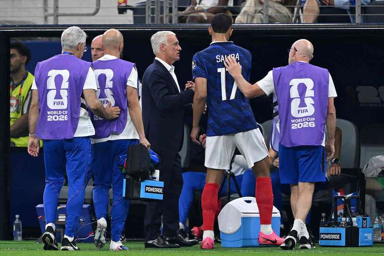 Deschamps chegar&aacute; a 27 jogos ainda nesta Copa do Mundo &ndash;
