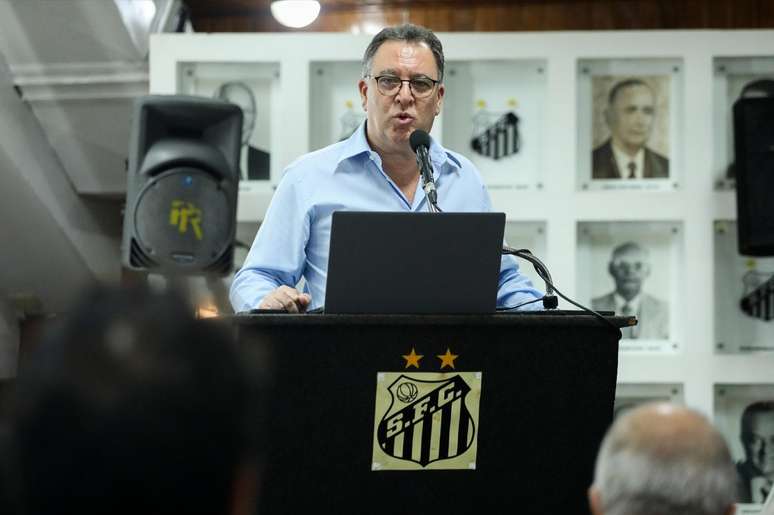 Santos tenta evitar crise com o elenco por causa dos atrasos nos pagamentos &ndash;