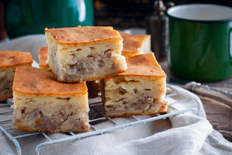 Torta de carne com massa de batata-doce 