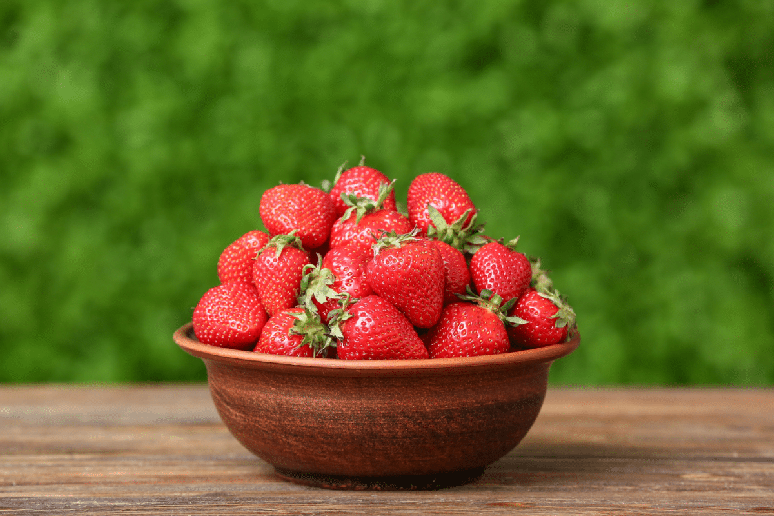 O morango &eacute; rico em fibras e tem a&ccedil;&atilde;o prebi&oacute;tica 