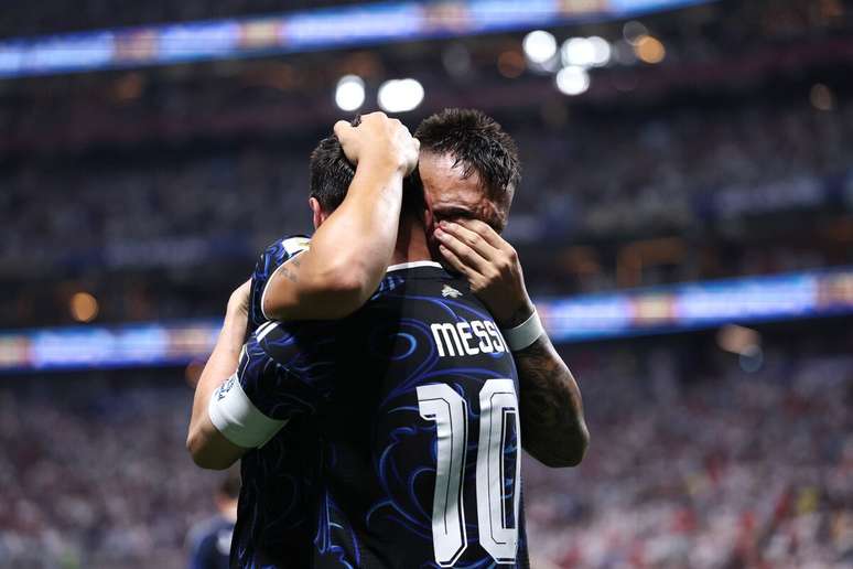 Lautaro Mart&iacute;nez se emocionou ap&oacute;s marcar o gol da classifica&ccedil;&atilde;o da Argentina &ndash;