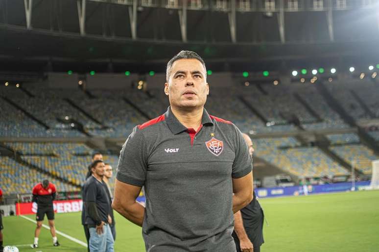 Jair Ventura segue no comando do Vit&oacute;ria &ndash;