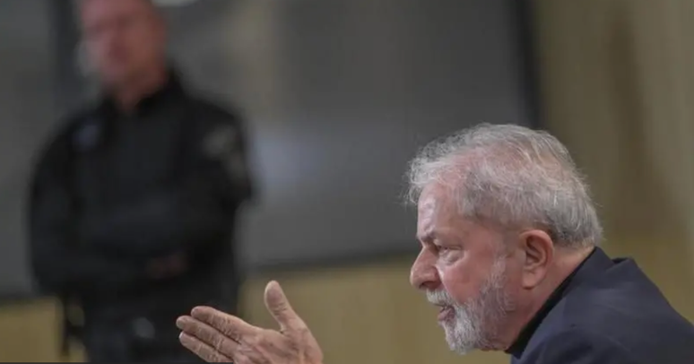 Mesmo preso em Curitiba, Lula continuou a divulgar cartas inclusive durante o per&iacute;odo eleitoral