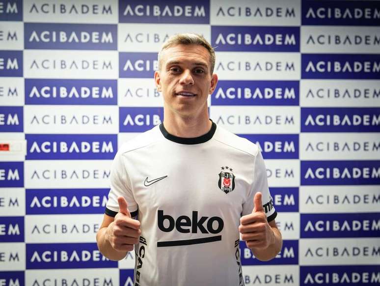 Trossard se transferiu para o futebol turco ap&oacute;s boa temporada pelo Arsenal &ndash;