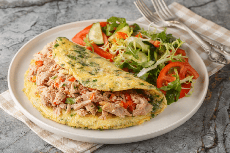 Omelete recheada com atum 