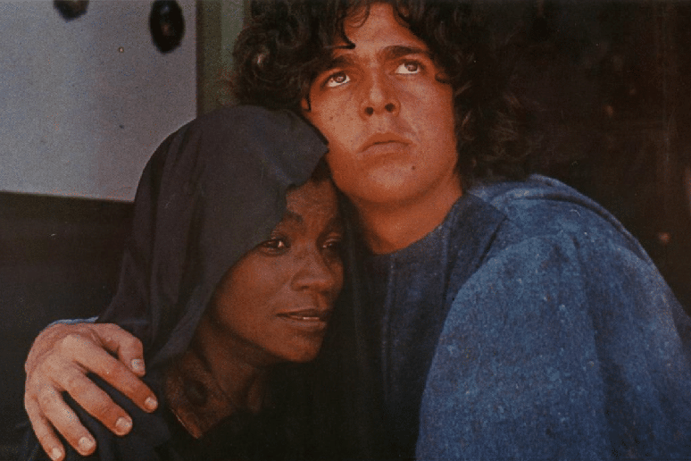 &ldquo;Xica da Silva&rdquo; volta &agrave;s salas 50 anos depois e mostra como Zez&eacute; Motta virou dama da sociedade de Diamantina 