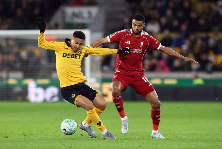 Jo&atilde;o Gomes (esq.) foi um dos destaques do Wolverhampton nos &uacute;ltimos anos &ndash;