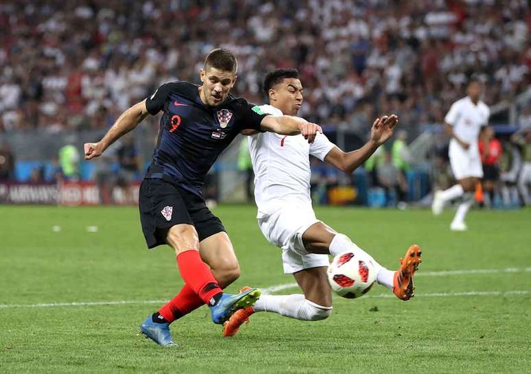 Mandzukic chuta para marcar o gol croata, em 2018 &ndash;