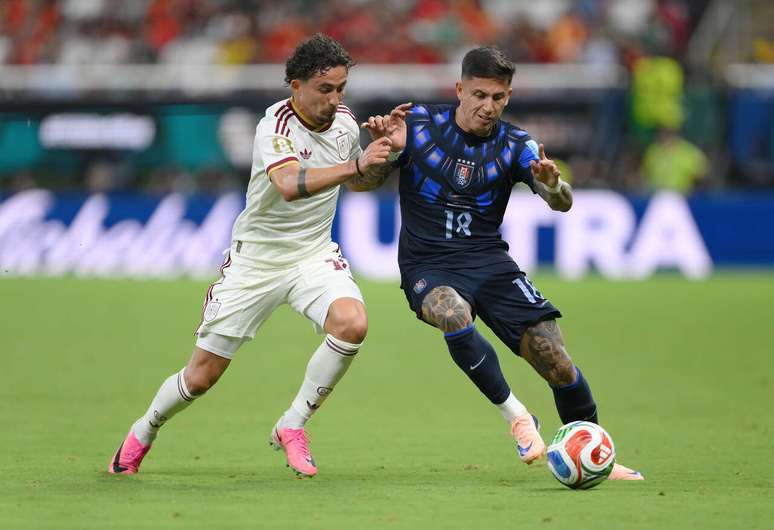 Espanha e Uruguai tamb&eacute;m fizeram jogo com la&ccedil;os hist&oacute;ricos nesta Copa &ndash; 
