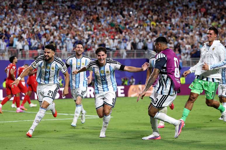 Argentina soma quatro vit&oacute;rias com drama no mata-mata &ndash;