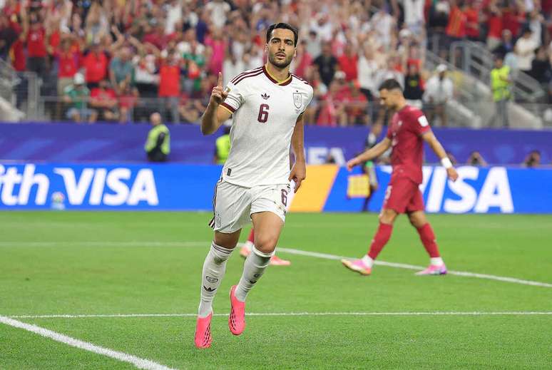 Mikel Merino fe 2 gols decisivos no fim para a Espanha &ndash;
