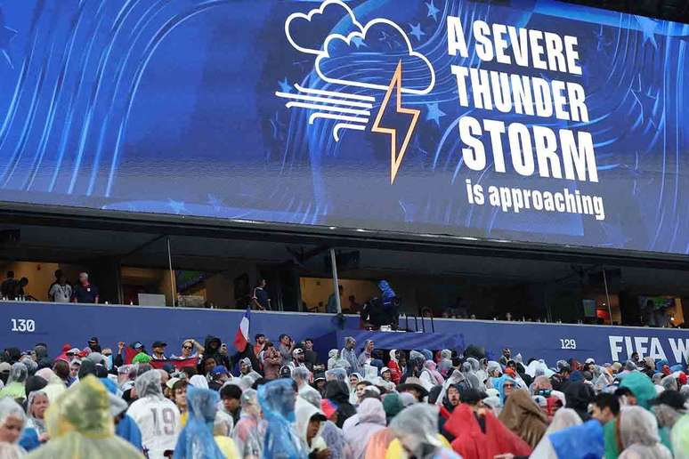 Nesta Copa, a chuva for&ccedil;ou a interrup&ccedil;&atilde;o do jogo entre Fran&ccedil;a e Iraque no intervalo, na Filad&eacute;lfia&nbsp;&ndash;