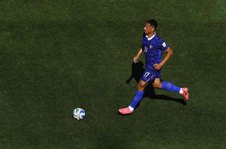 Saliba em campo pela Fran&ccedil;a na Copa do Mundo &ndash;