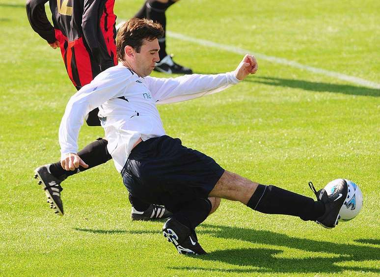 Entusiasta do futebol, Burnham participava regularmente da partida anual entre deputados trabalhistas e jornalistas pol&iacute;ticos