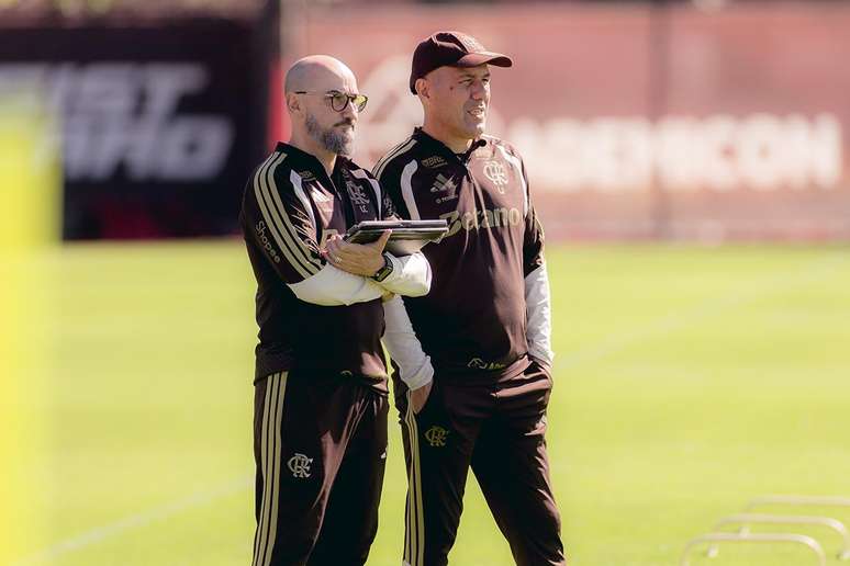 Leonardo Jardim (dir.) comanda treino no Ninho antes de viagem a Bras&iacute;lia &ndash;