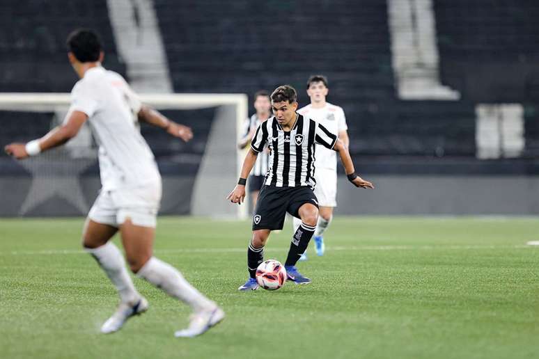 Botafogo e Santos mediram for&ccedil;as na noite desta quarta-feira (15), no Est&aacute;dio Nilton Santos &ndash;