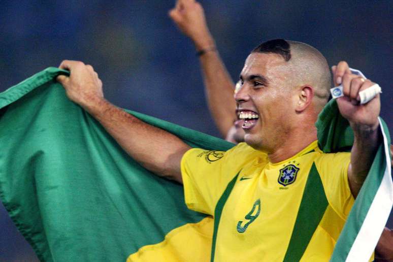 O pentacampeonato do Brasil em 2002 tamb&eacute;m marcou a reden&ccedil;&atilde;o de Ronaldo Naz&aacute;rio