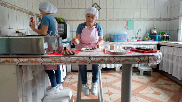 As irm&atilde;s Romero mant&ecirc;m seu empreendimento na cozinha de casa em Pi&ntilde;as, no Equador