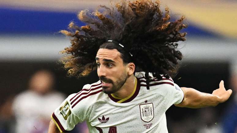 Os cachos de Cucurella se tornaram sua marca