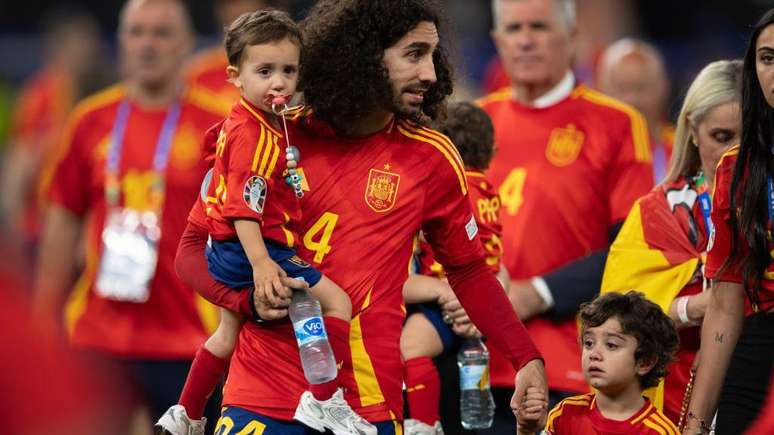 Cucurella j&aacute; afirmou diversas vezes que sua fam&iacute;lia vem antes do futebol