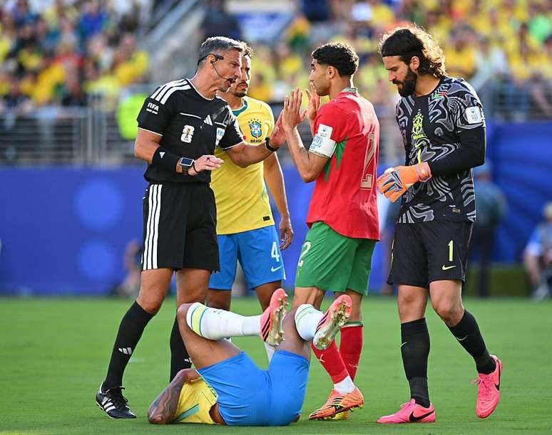 Arbitragem de Vinčić em Brasil x Marrocos gerou críticas por lance envolvendo Vini Jr