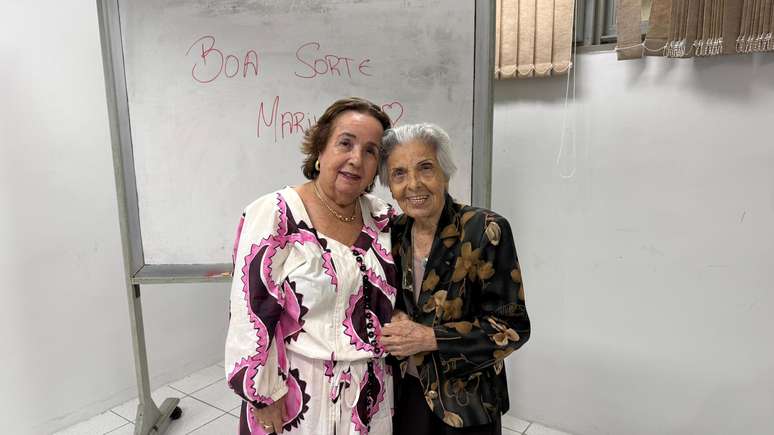 Marivan ao lado da m&atilde;e, Maria Augusta, em sua apresenta&ccedil;&atilde;o do trabalho de conclus&atilde;o de curso