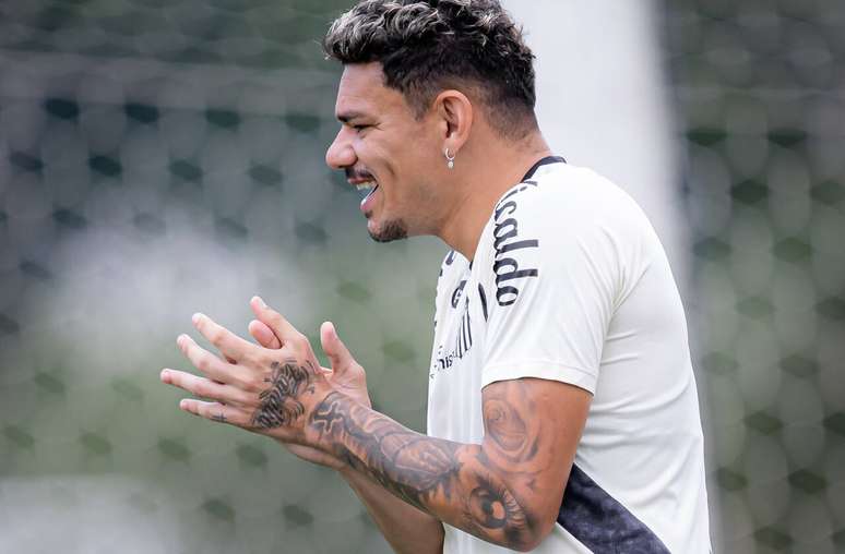 Passagem de Tiquinho Soares pelo Santos chega ao fim &ndash;