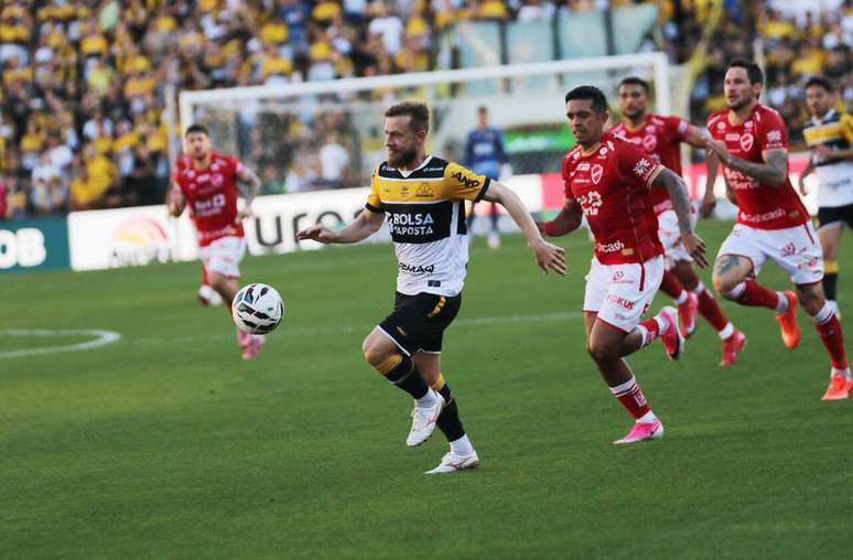 Marcelo Hermes marcou o segundo gol do Crici&uacute;ma contra o Vila Nova &ndash;