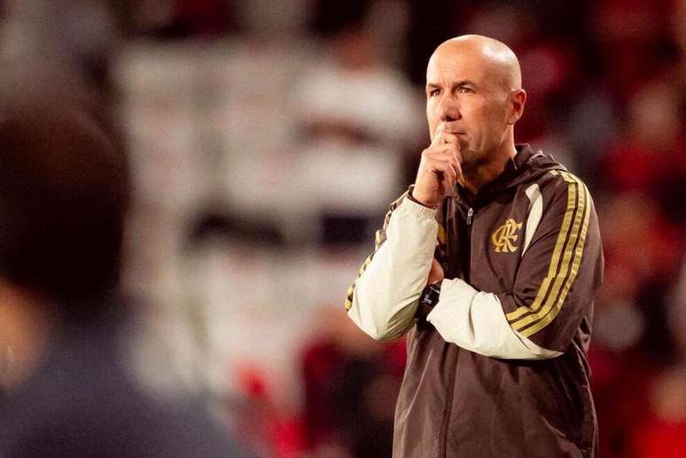 Leonardo Jardim se incomoda com les&otilde;es e tamanho do plantel do Fla &ndash;