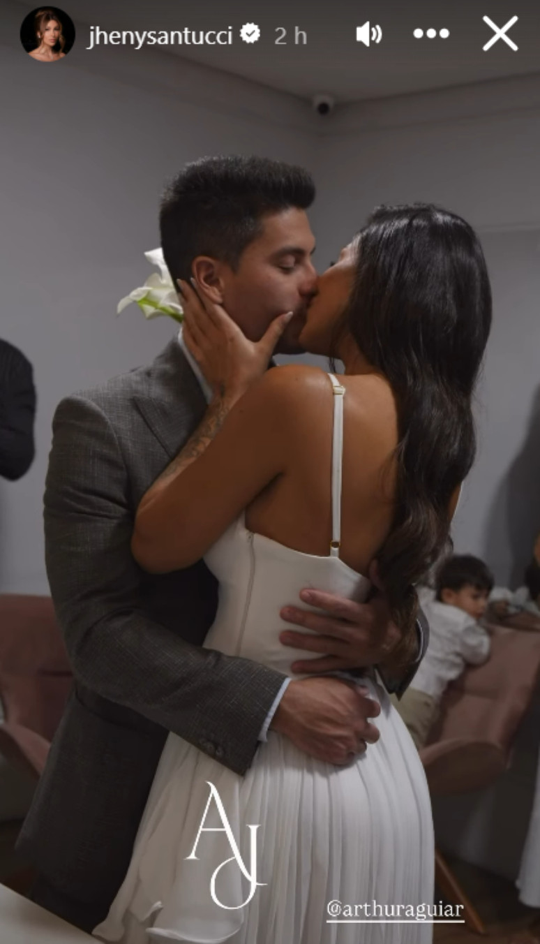 Ex-BBB Arthur Aguiar e Jheny Santucci se casam