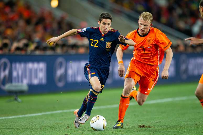 Espanha, toda de azul, enfrentou a Holanda, de laranja, na final da Copa de 2010