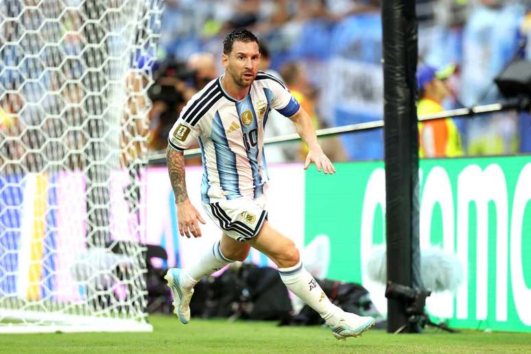 Lionel Messi abriu o placar para a Argentina no primeiro tempo e deu assist&ecirc;ncia para o gol da vit&oacute;ria em cobran&ccedil;a de escanteio &ndash;