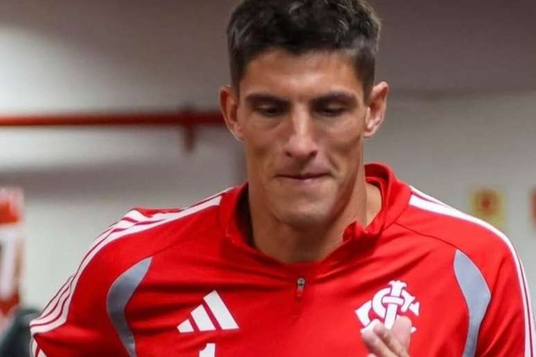 Rochet deve iniciar partida como titular &ndash;