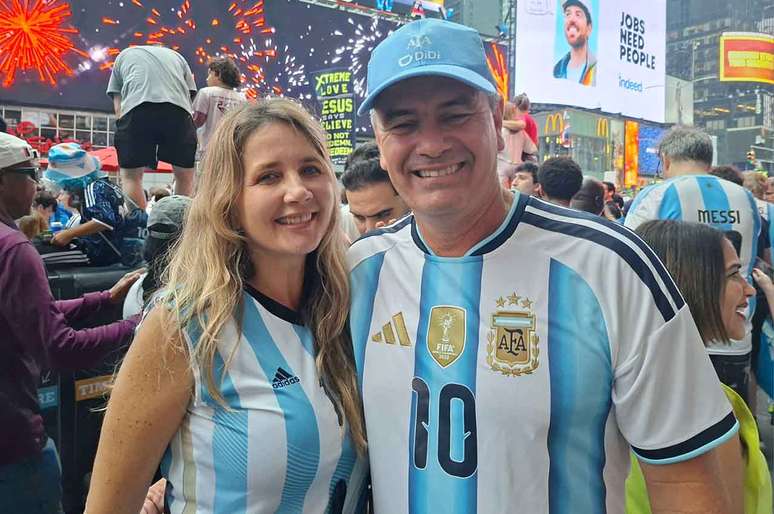 Gabriel ao lado da sua esposa brasileira (Adriana). Na final, n&atilde;o ser&atilde;o rivais (leia mais abaixo) &ndash; Foto &ndash; Leonardo Pereira/Jogada10