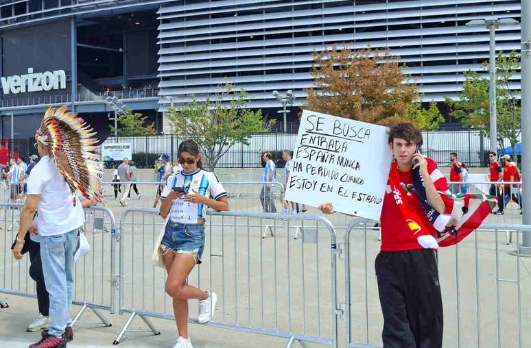 Torcedor espanhol sinaliza busca por entradas horas antes da decis&atilde;o &ndash;