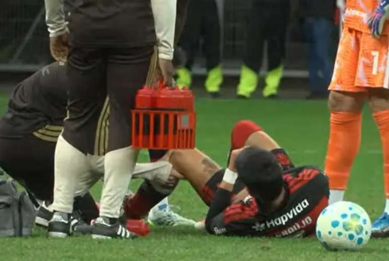 Momento da les&atilde;o do camisa 7 &ndash;