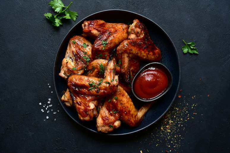 Asa de frango com molho barbecue 