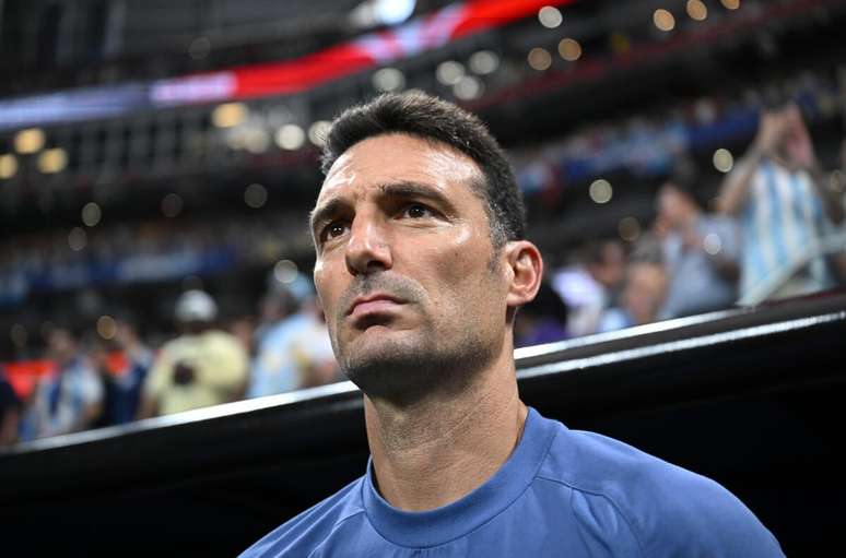 Scaloni n&atilde;o retornou junto com jogadores &ndash;