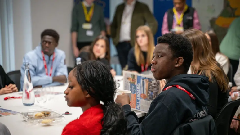 Falta de oportunidades para jovens &eacute; um dos desafios do novo premi&ecirc; brit&acirc;nico