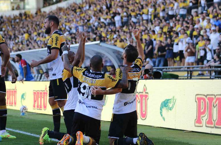 Crici&uacute;ma disparou na lideran&ccedil;a da S&eacute;rie B na reta final do primeiro turno &ndash; Fotos: Celso da Luz/ Crici&uacute;ma