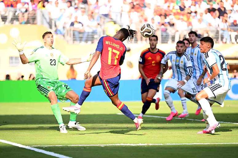 Nico Willians deu a assist&ecirc;ncia para o gol do t&iacute;tulo da Espanha &ndash;