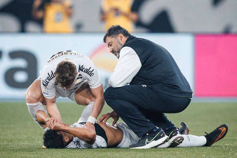 Gustavo Henrique vem sofrendo com les&otilde;es no Santos &ndash;